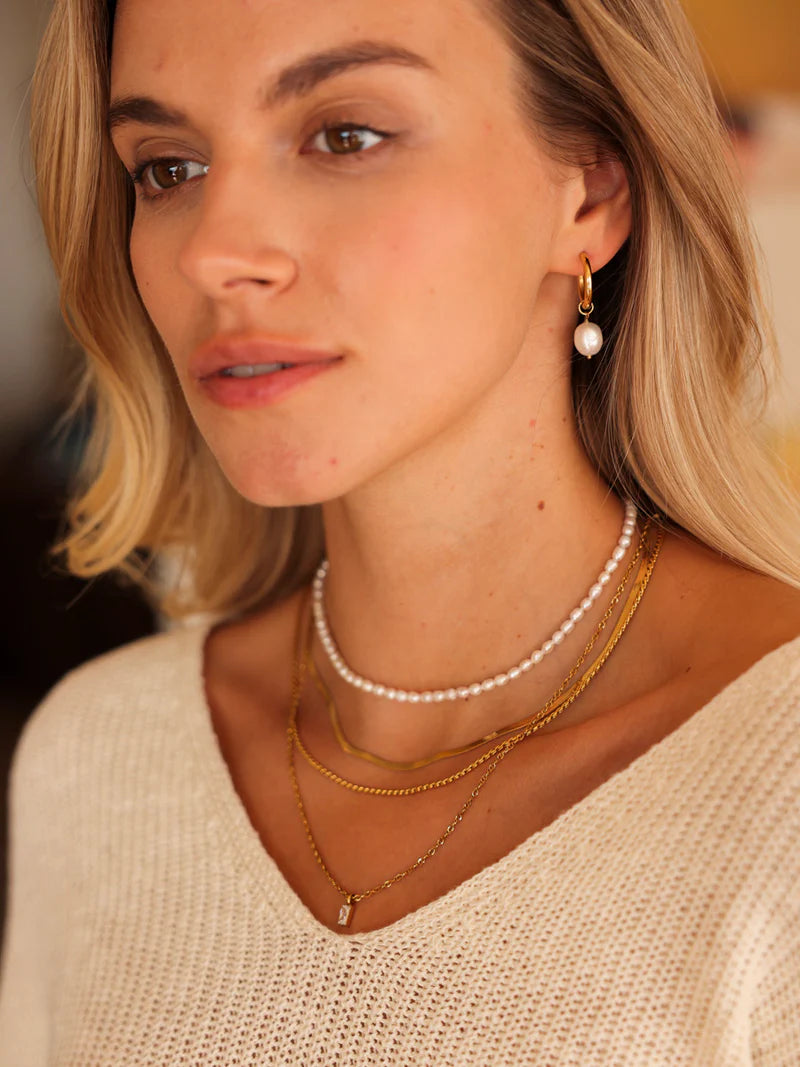 Chic Gold Hoop Earrings with Pearl