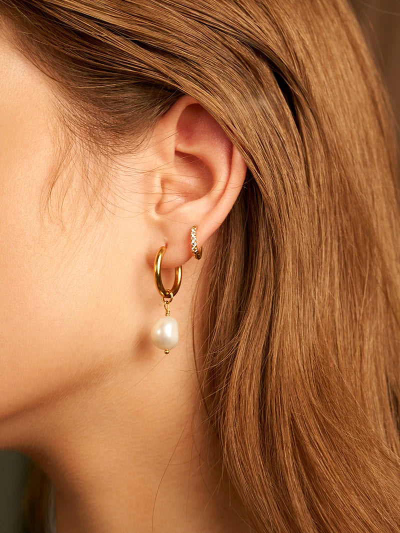 Chic Gold Hoop Earrings with Pearl